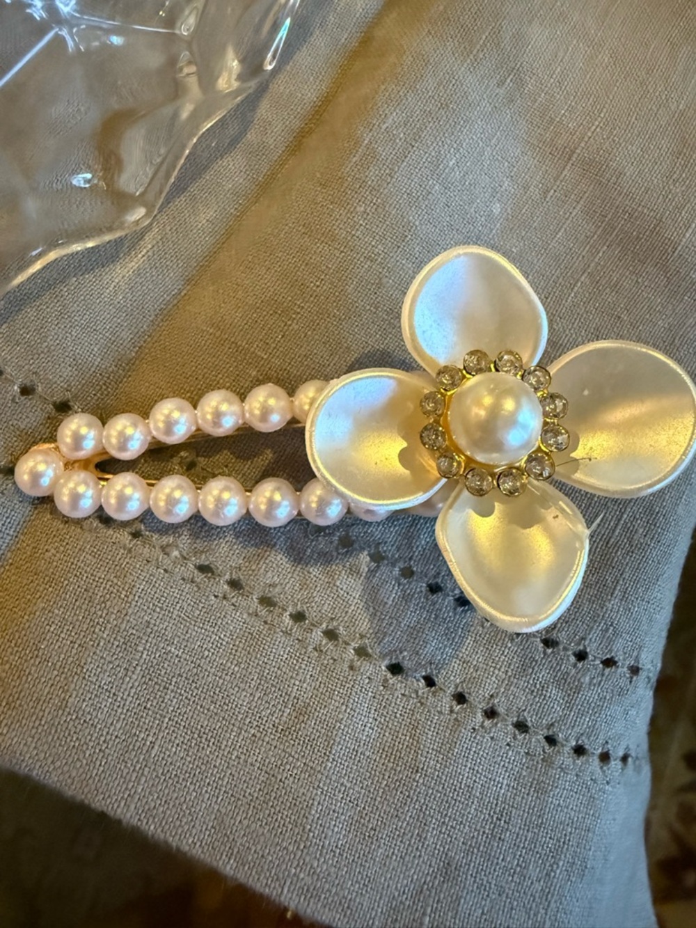 Hair Clips Pearl & Flower Gold Set of 3 - White Pearlescent Accents - Picture 4 of 7